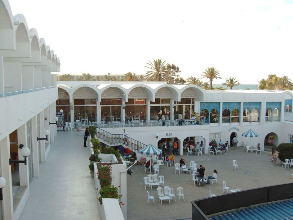 Blick zum Restaurant & Bar Hotel Coralia Jawhara Palm Beach