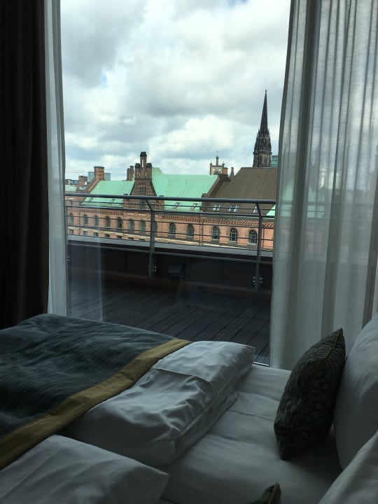 Ausblick AMERON Hamburg Hotel Speicherstadt