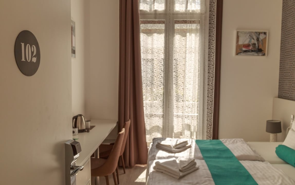 Zimmer Hotel Mika Downtown