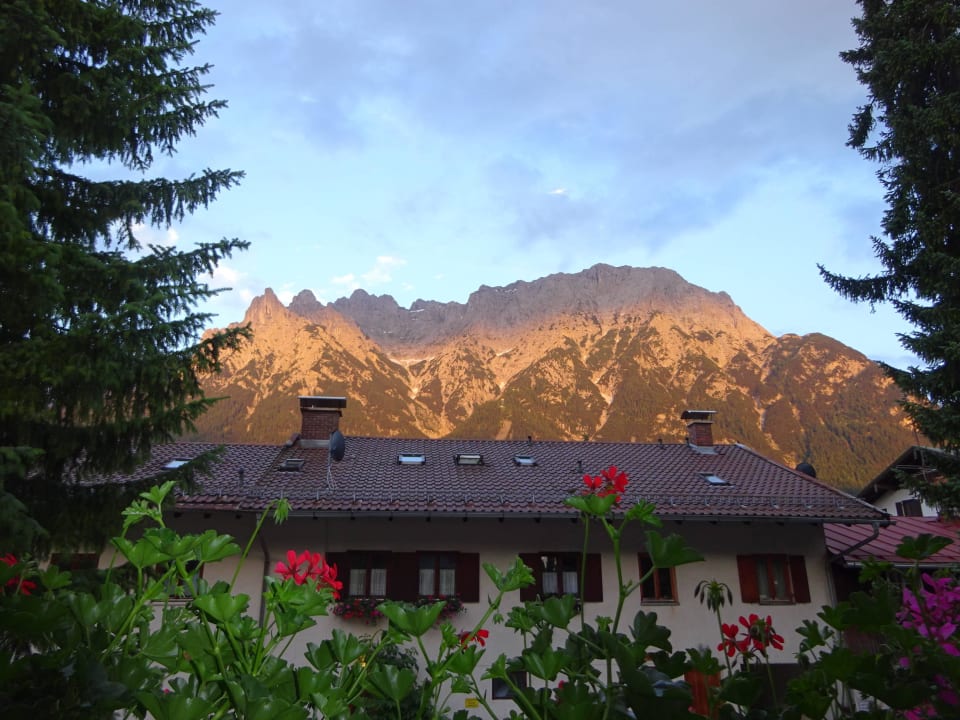 Der Sonnenuntergang von meinem gemütlichem Balkon  Pension Alpenhof