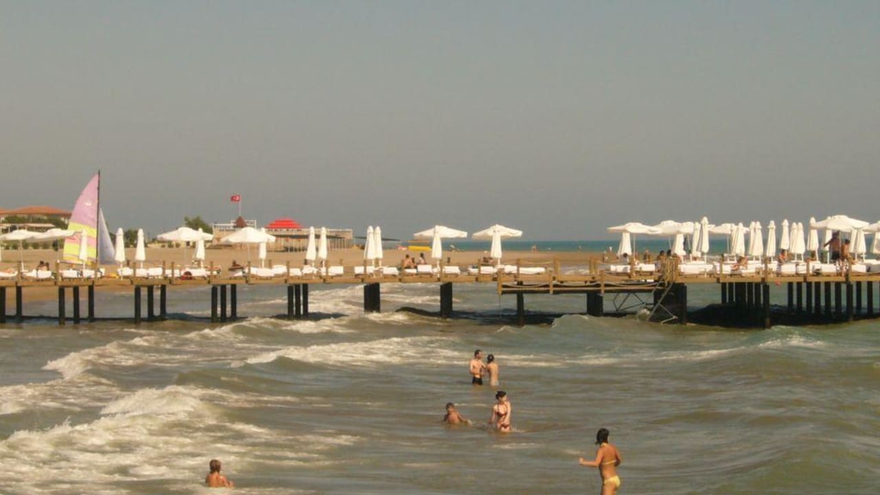 Strand und der Steg Voyage Belek Golf & Spa