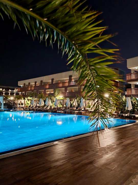 Pool Jacaranda Luxury Resort