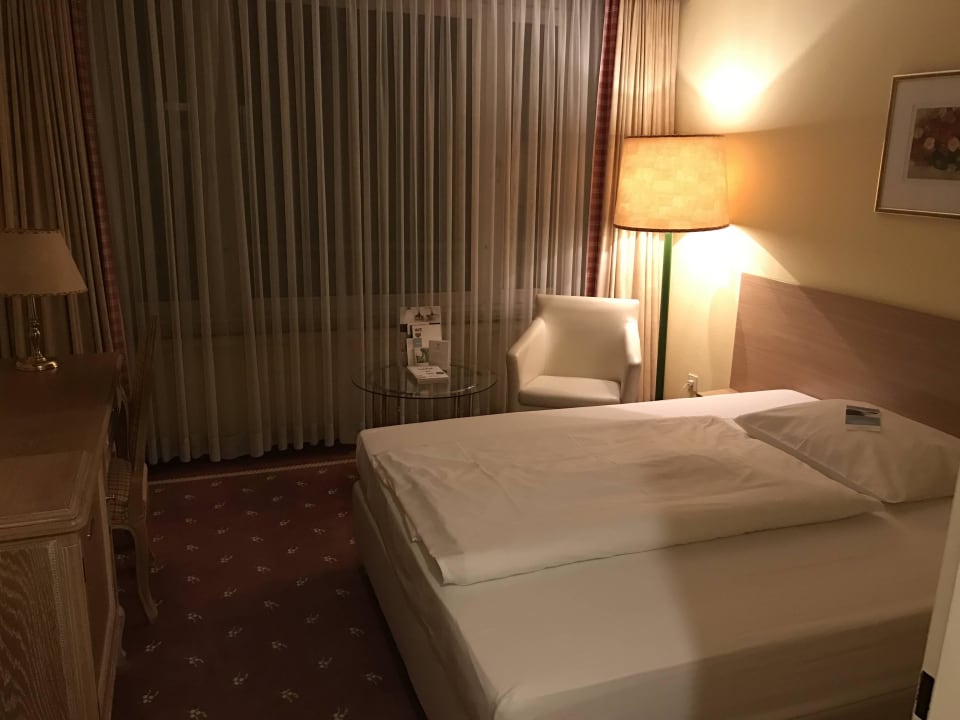 Zimmer mit Bett Mercure Parkhotel Krefelder Hof