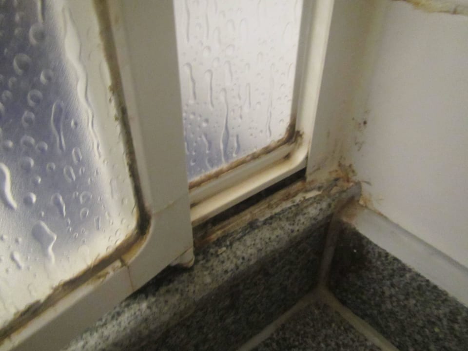 Verschimmelte Dusche Stella Beach Resort & Spa Makadi Bay