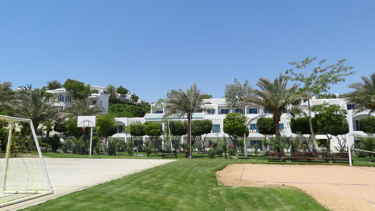 Sportplätze mit Blick auf Hotel Sultan Gardens Resort