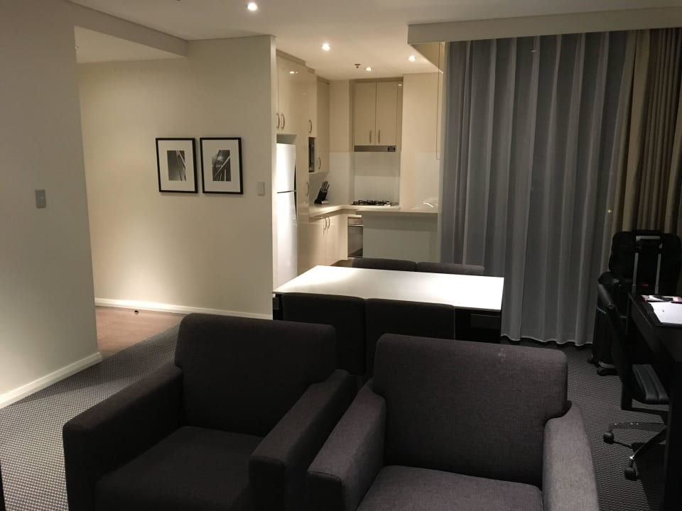 Wohnzimmer und Küche Meriton Serviced Apartments Pitt Street