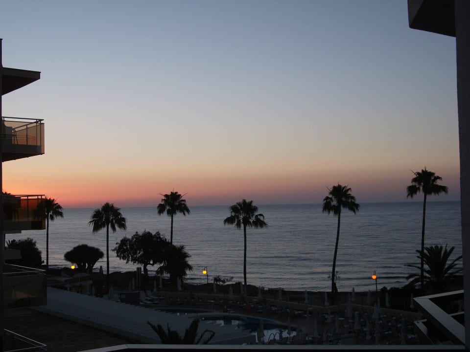 Der Blick am frühen Morgen aus dem Bett Hotel Sabina Playa