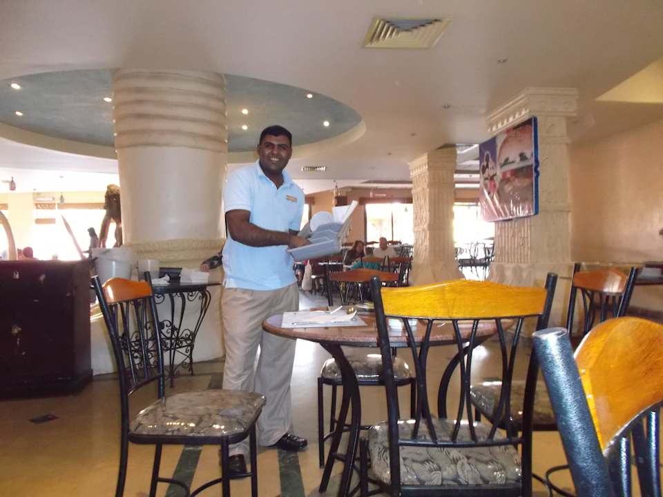 Hasan, unser Freund beim Eindecken Pickalbatros Aqua Park Resort - Hurghada