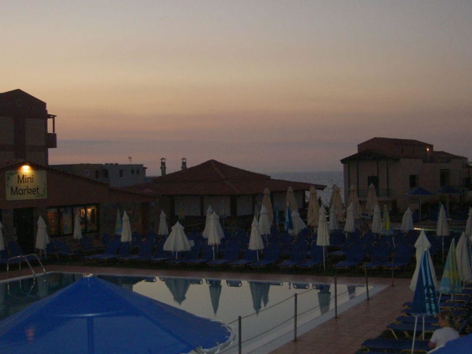 POOL AM ABEND Vasia Resort & Spa