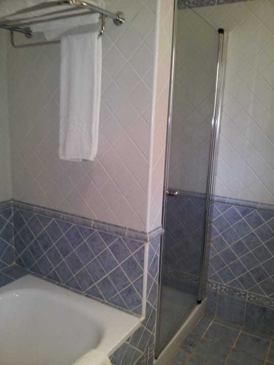 Bad JS - Dusche leider ohne Druck, alles etwas ält Hotel Cordial Mogán Playa