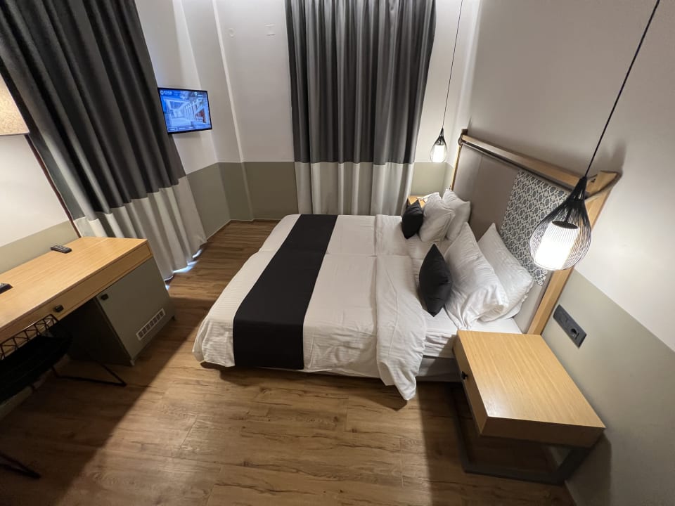 Zimmer Petousis Hotel & Suites