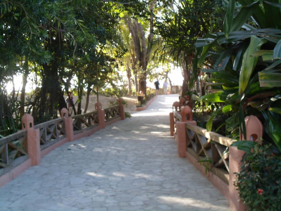 Zum Strand Sunscape Puerto Plata