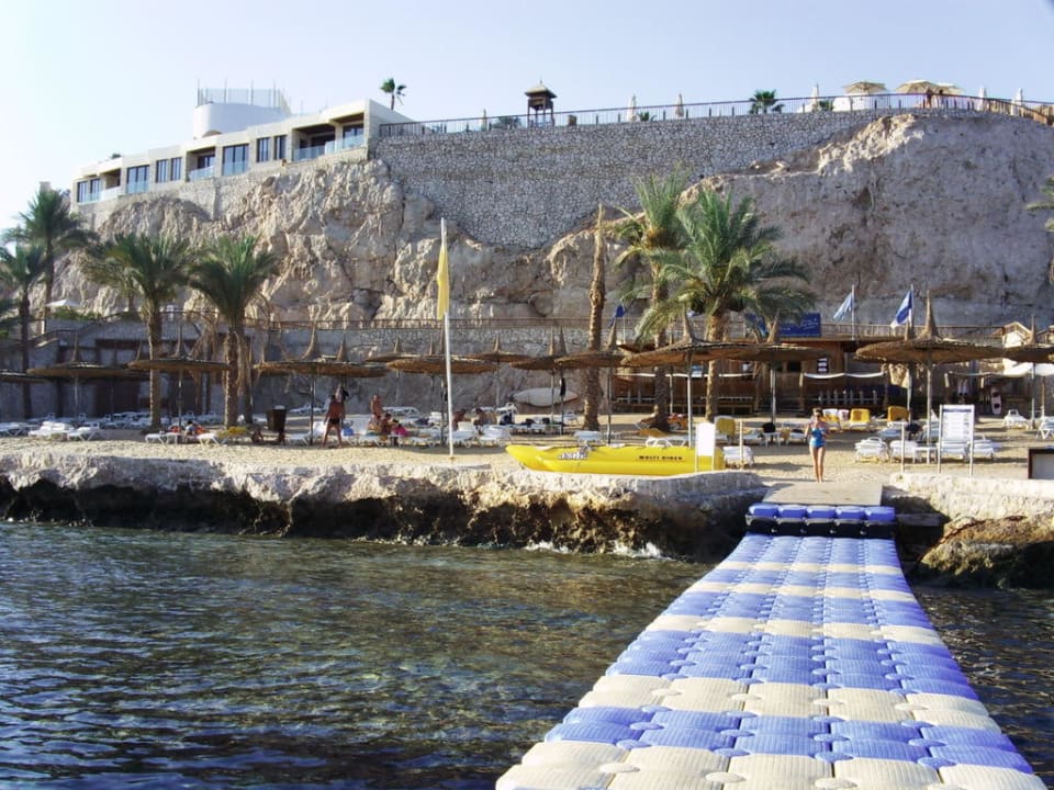 Steg vom Strand zur Riffkante Reef Oasis Blue Bay Resort