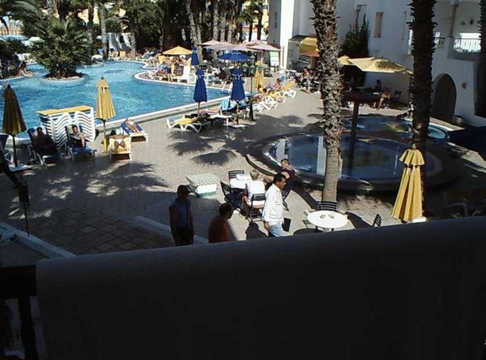 Am Pool Hotel Nesrine