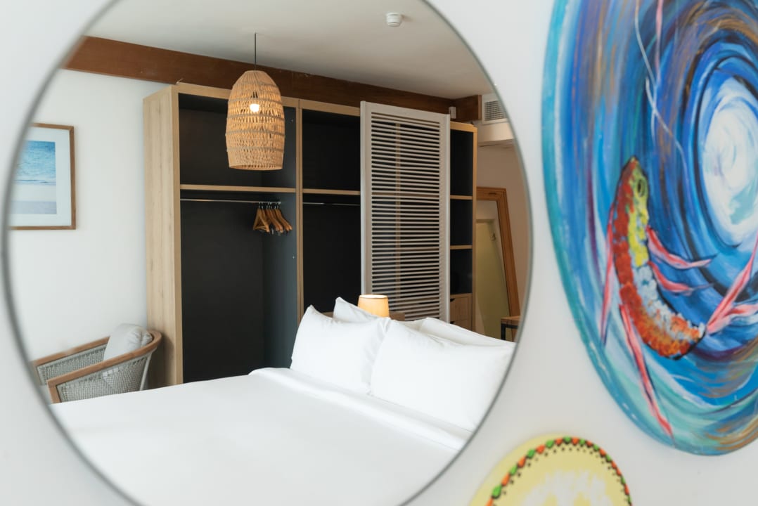 Zimmer Le Mersenne Zanzibar, Autograph Collection