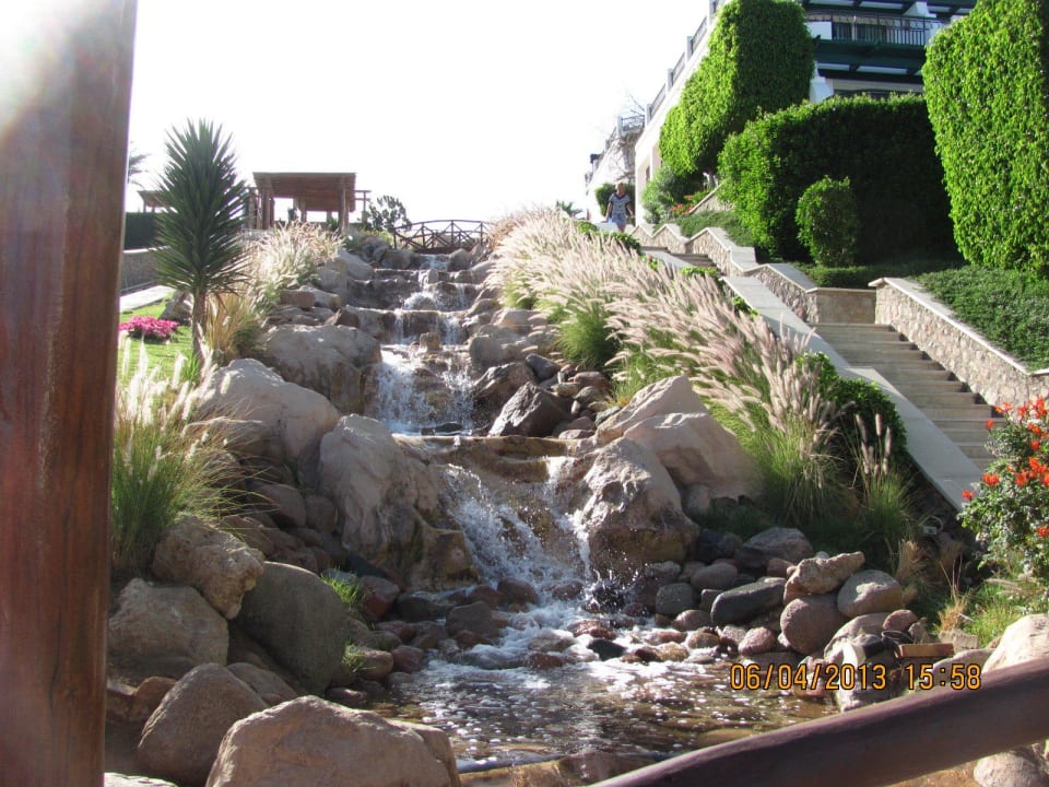 Hotelowy wodospad ::))widziany od dołu:) Safir Sharm Waterfalls Resort