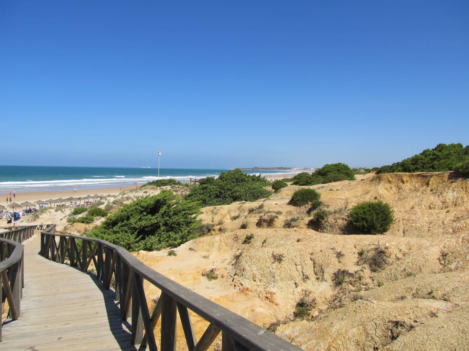 Holzsteg vom Hotel zum Strand Hipotels Playa la Barrosa