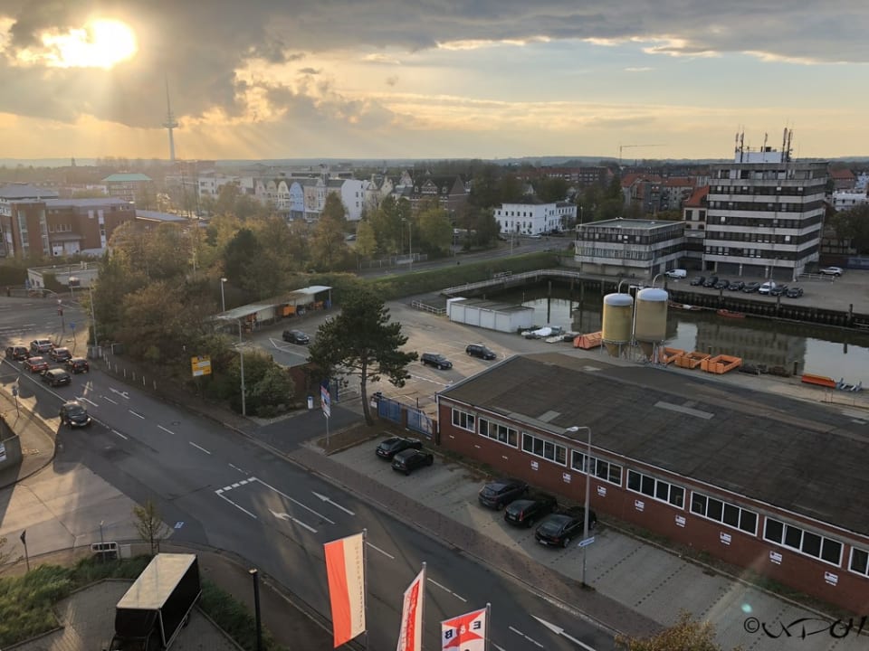 Blick von der Dachterrasse des Hotels havenhostel Cuxhaven
