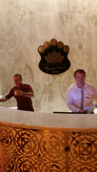 Lobby Well Palace Side