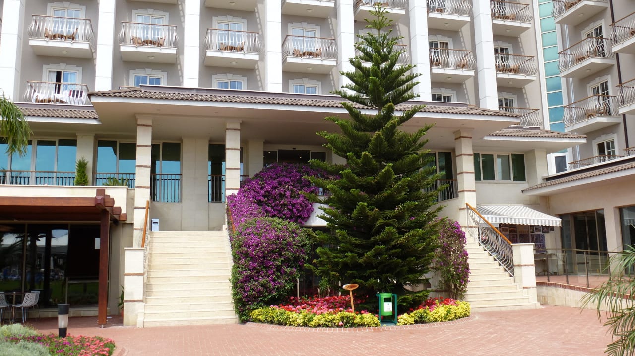 Eingang von der Gartenanlage zur Lobby 1 Sunis Elita Beach Resort & Spa