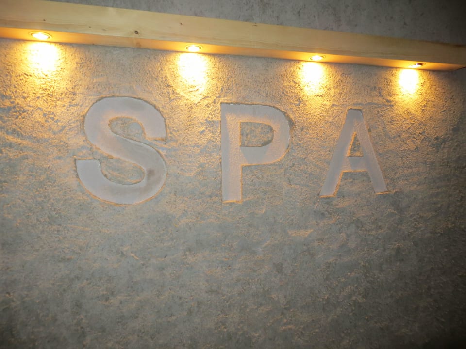 Eingang zum SPA MONTAFON Lodge Hotel und SPA