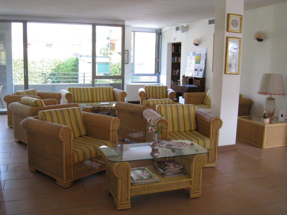 Lobby Hotel Idania