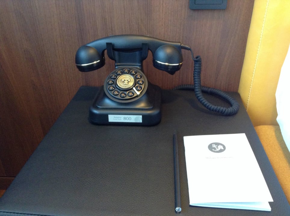 Retro-Telefon auf dem Zimmer AMERON Hamburg Hotel Speicherstadt