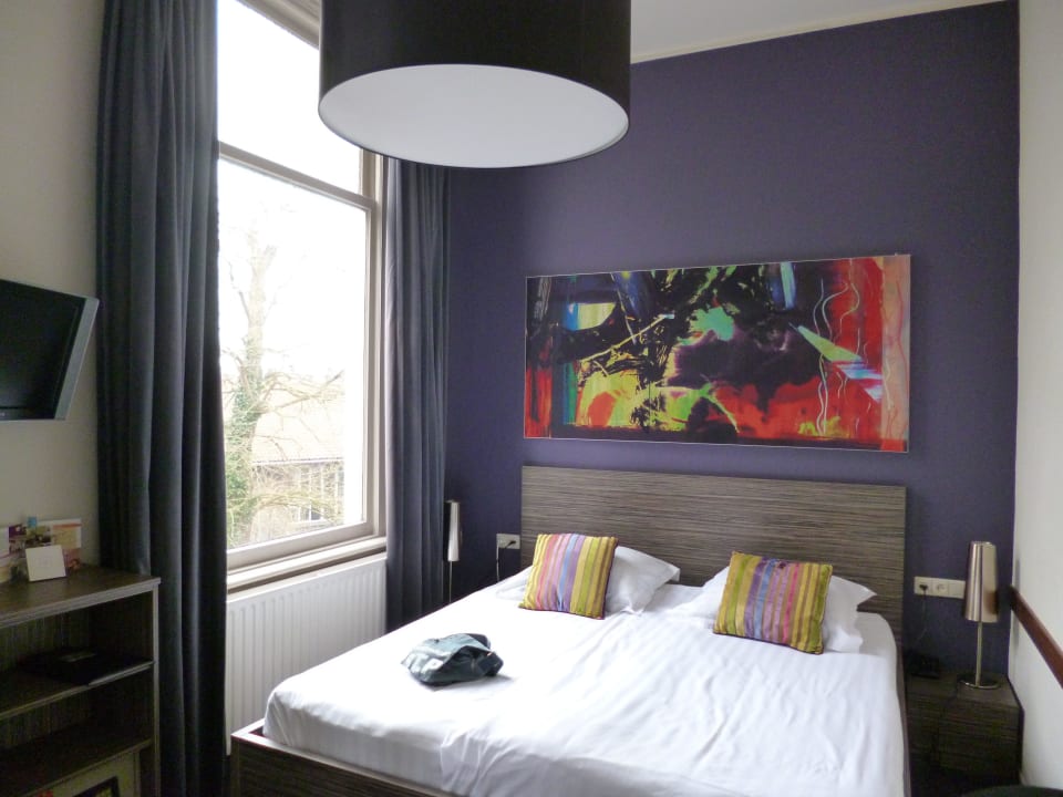 Modern eingerichtetes Zimmer Vesting10