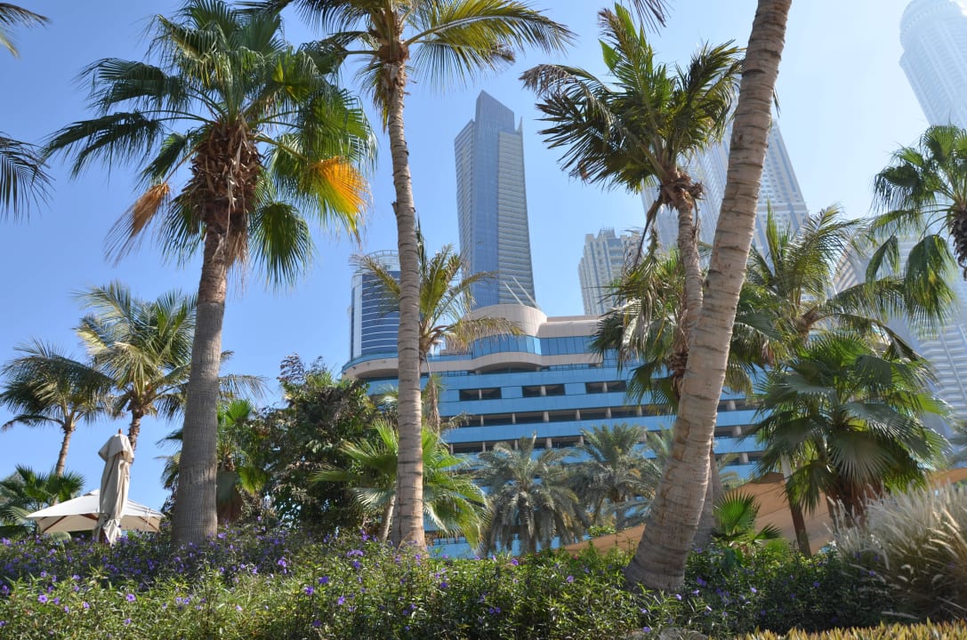 Garten & Hotel Le Meridien Mina Seyahi Beach Resort & Waterpark