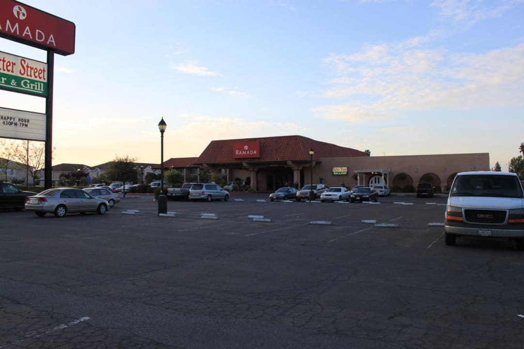 Hotelparkplatz Hotel Ramada Inn University