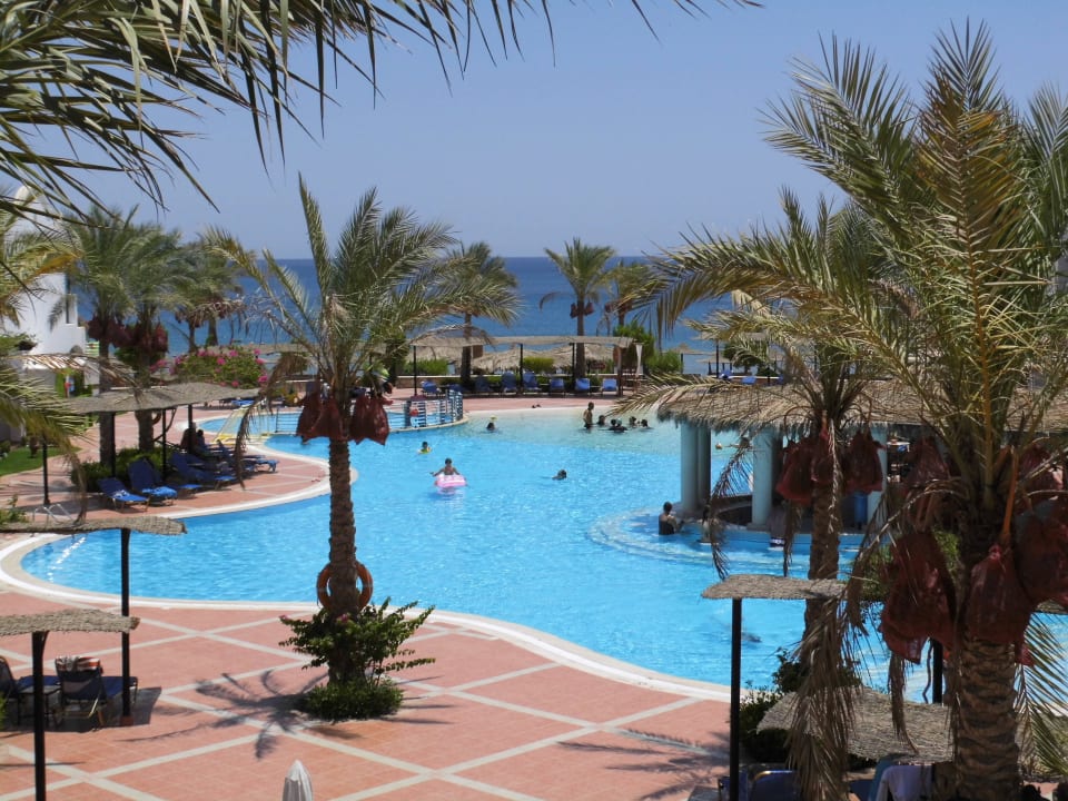 Aussicht vom Lobbybereich auf den Pool JAZ Dahabeya