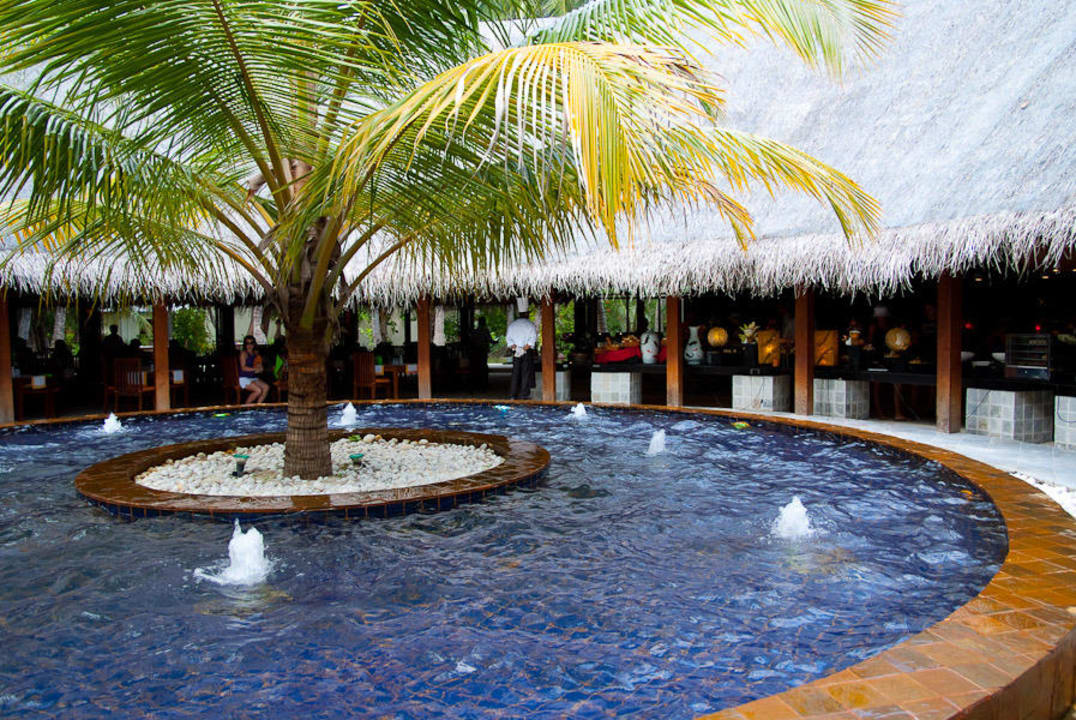 Springbrunnen im Restaurant Meeru Maldives Resort Island
