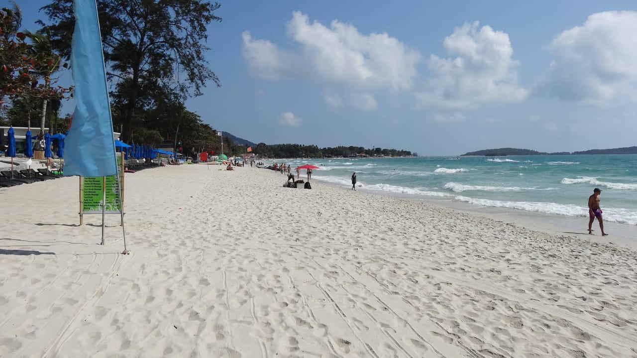 Strand direkt vor dem Hotel, Blick nach Norden Buri Rasa Village Samui Adults Only Resort