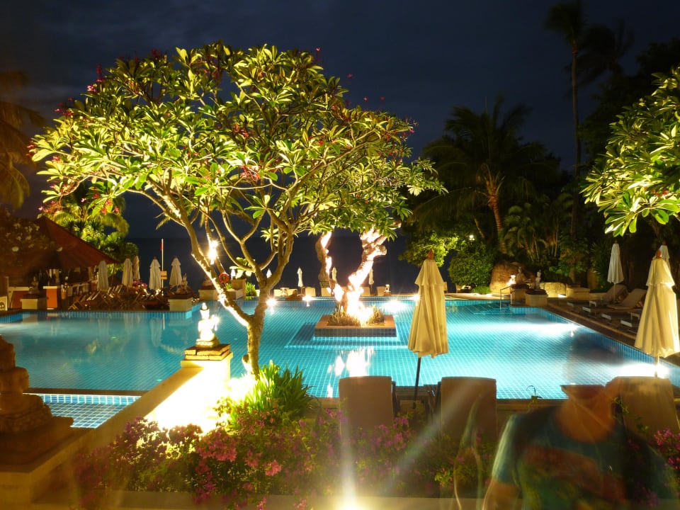 Pool by night Renaissance Koh Samui Resort & Spa