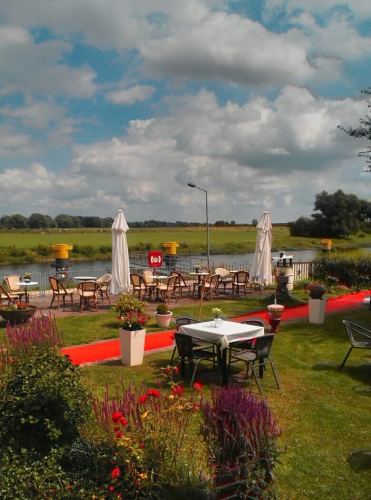 Gartenanlage Elbhotel am Hafen