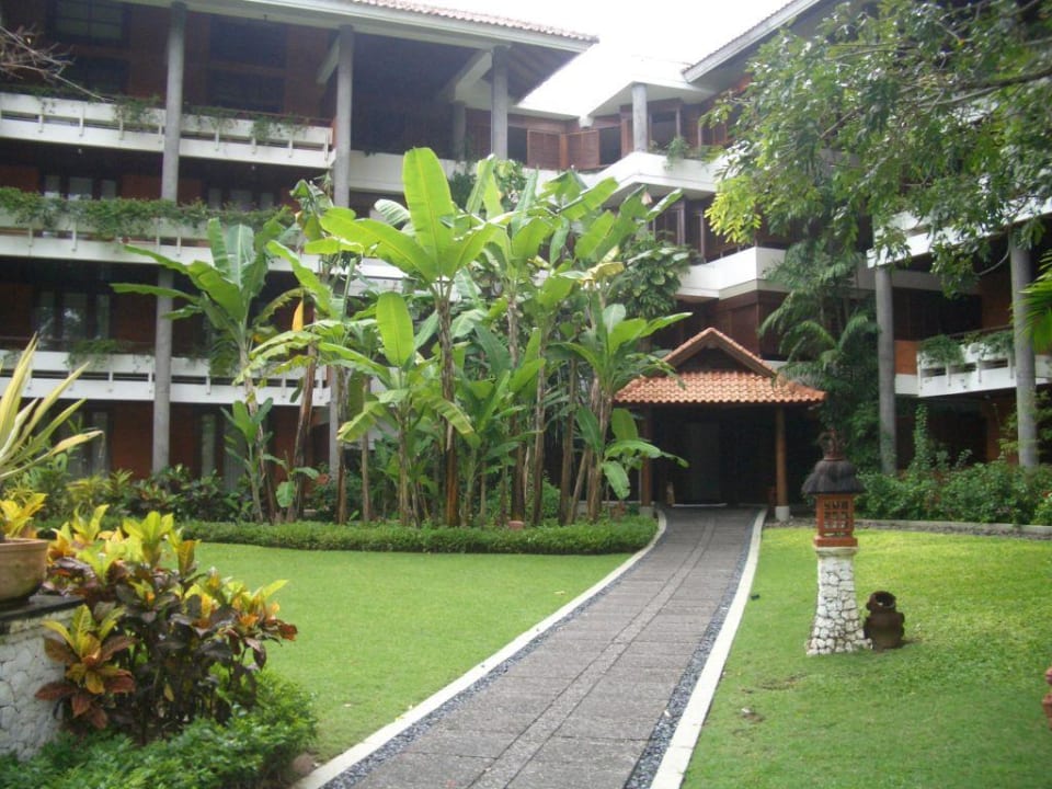 Seiteneingang vom Garten aus Paradisus by Melia Bali