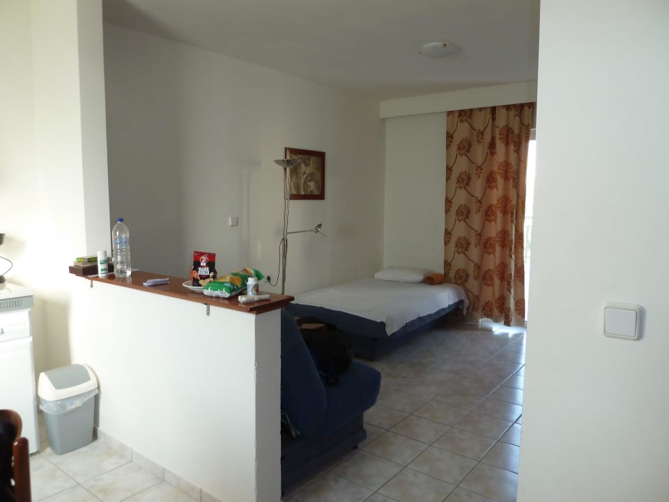 Wohnbereich mit Schlafcouch Corali Hotel