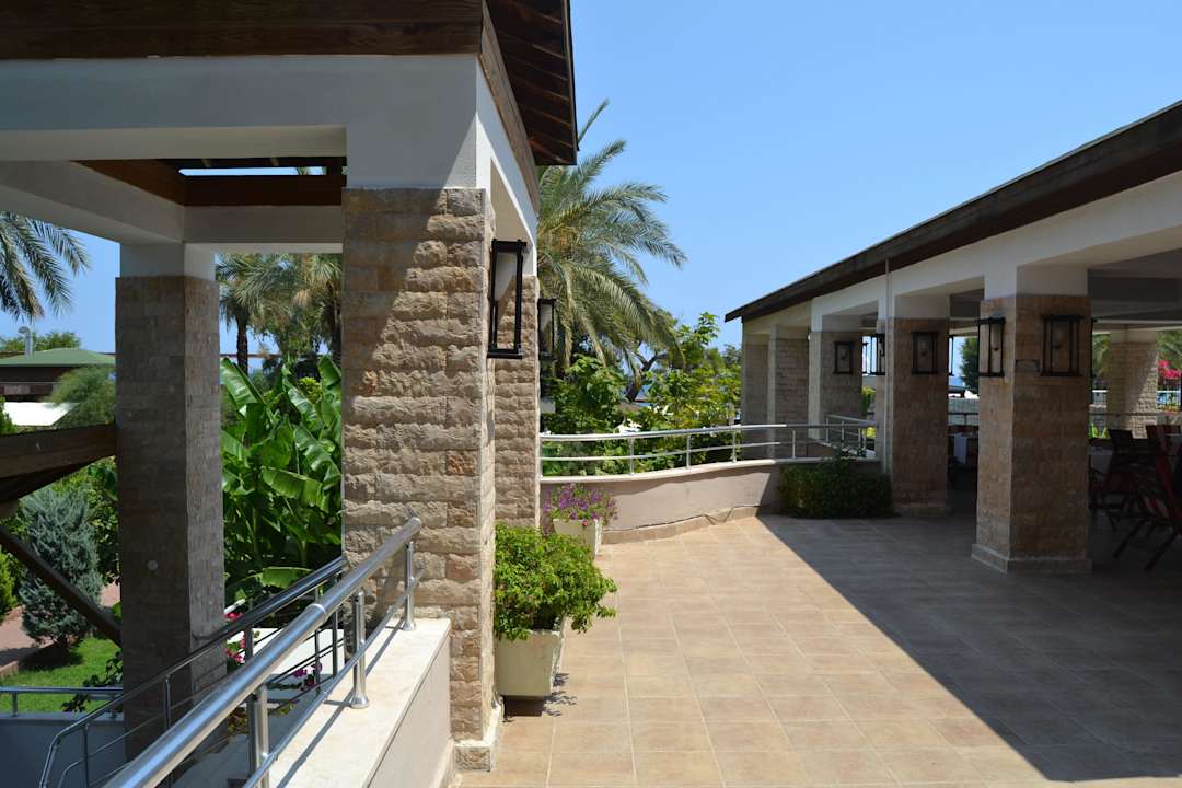 Вид с терассы в лобби Armas Gül Beach