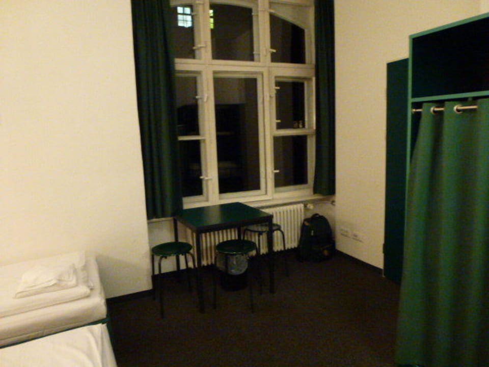 Fenster/Tisch/Hocker Hotel 103