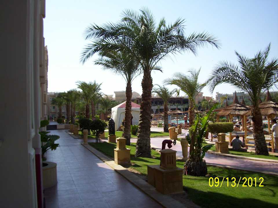 Blick vom Balkon Richtung Hauptgebäude Pickalbatros Palace Resort