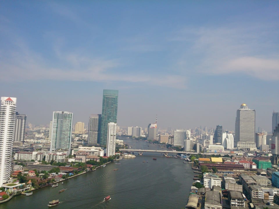 Blick aus unserem Zimmer 32. Stock mit Riverblick Chatrium Hotel Riverside Bangkok