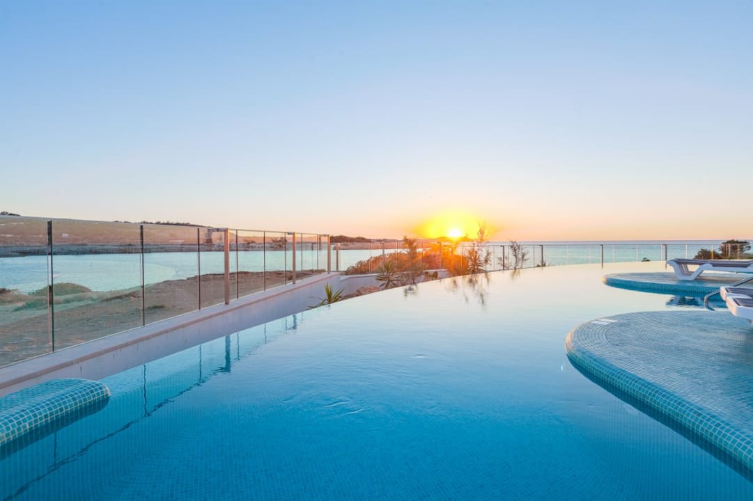 Pool Sirenis Seaview Country Club