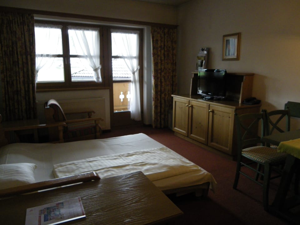 Wohnraum mit Ausziehcoach Lisi Family Hotel Reith bei Kitzbühel