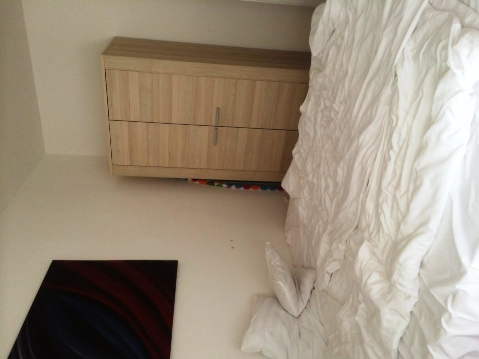 Bedroom Prince Apartments