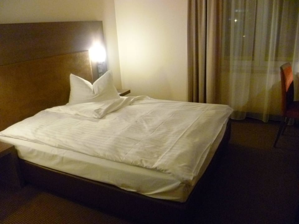 Grosses Bett mit genialem Schlafkomfort IntercityHotel Essen