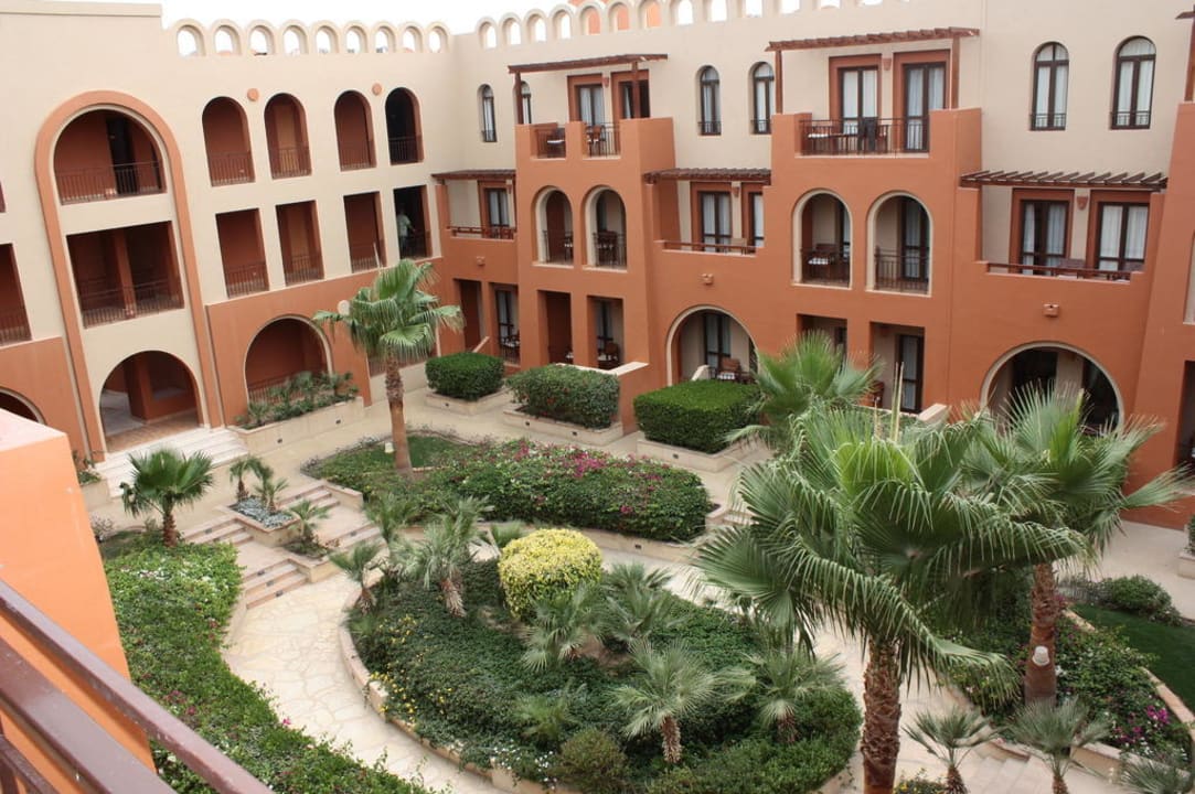 Ausblick von unserem Zimmer aus in den Innenhof Hotel Three Corners Ocean View prestige - Adults only