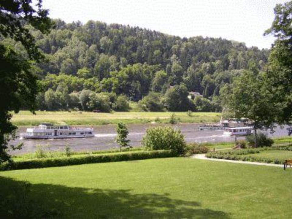 Schiffe auf der Elbe Parkhotel Bad Schandau