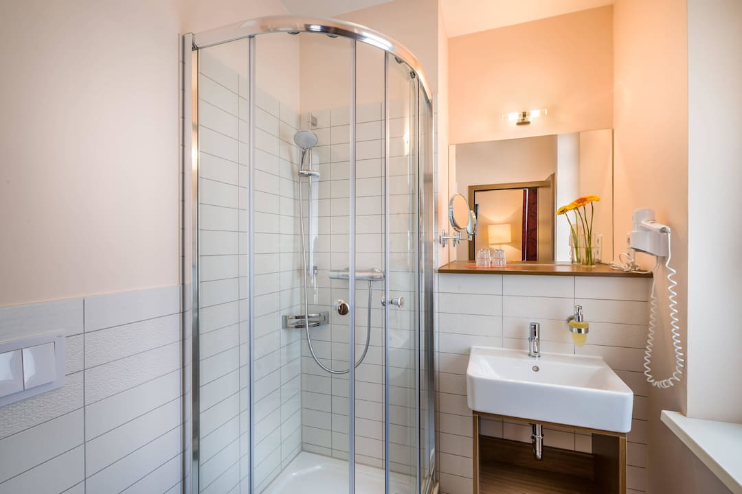 Doppelzimmer Bad Scope Hotel Dresden Airport