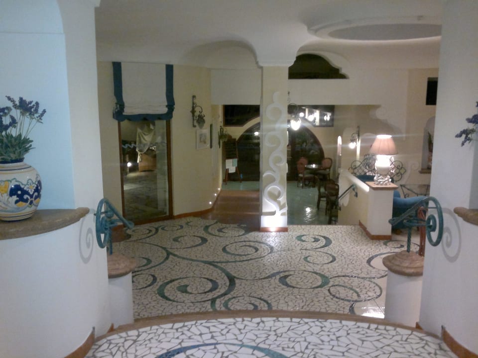 Blick zum Ausgang Meer  Hotel Tritone Terme & Spa