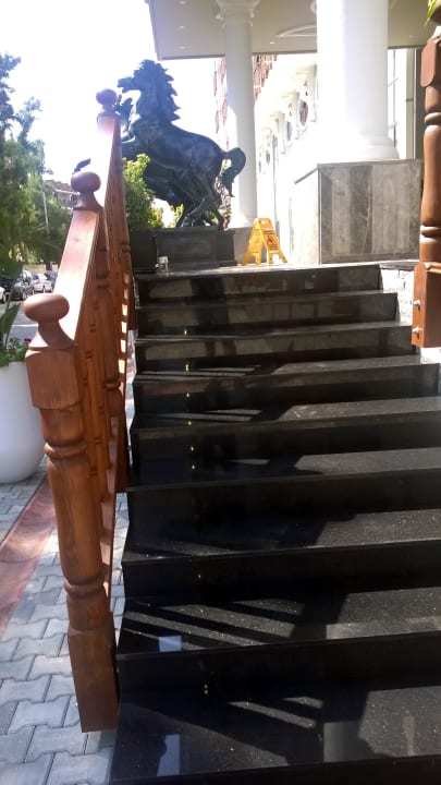 Eingang Quattro Beach Spa & Resort